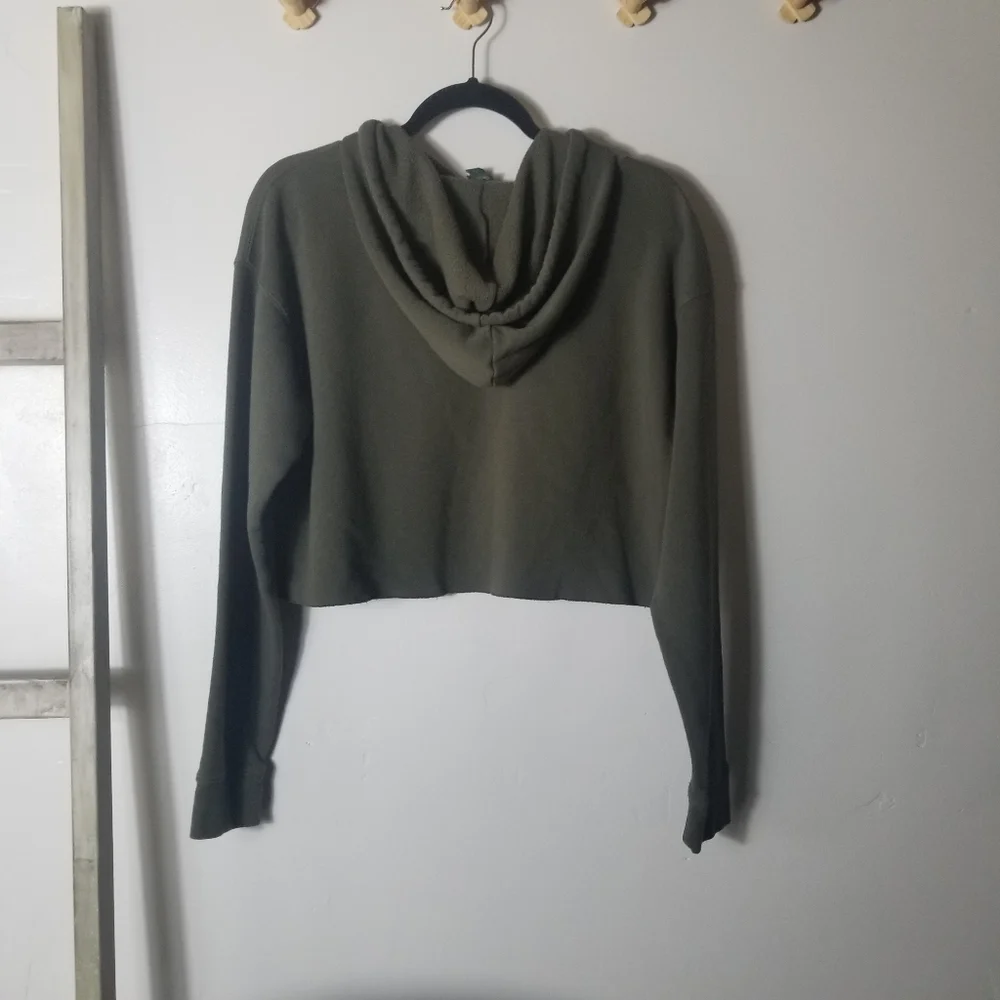 WILD FABLE OLIVE CROPPED HOODIE SIZE MEDIUM - Picture 2 of 10